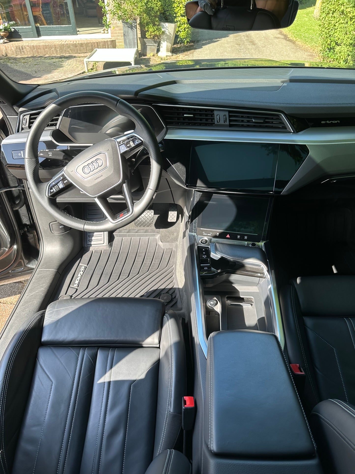 INTERIEUR DETAIL