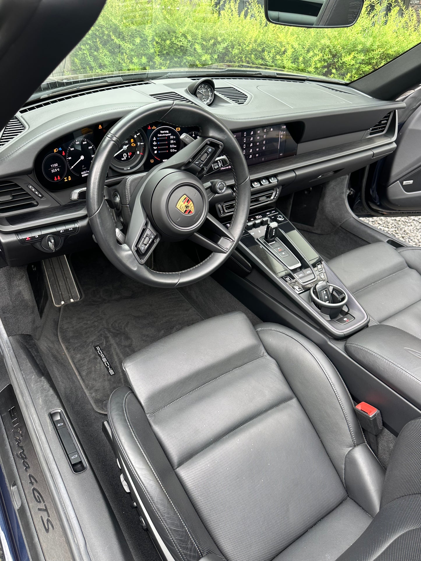 INTERIEUR DETAIL