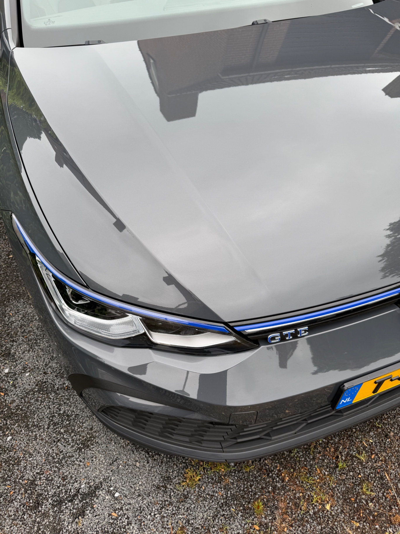 Volkswagen GTE — Glans op de motorkap