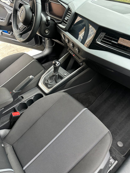 INTERIEUR DETAIL